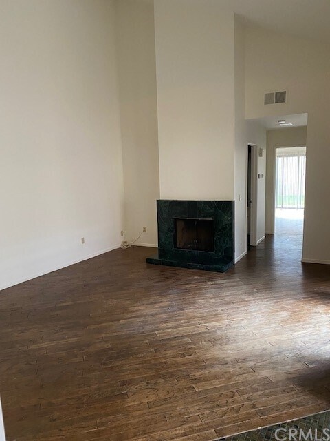 Building Photo - 835 S Park Vine St