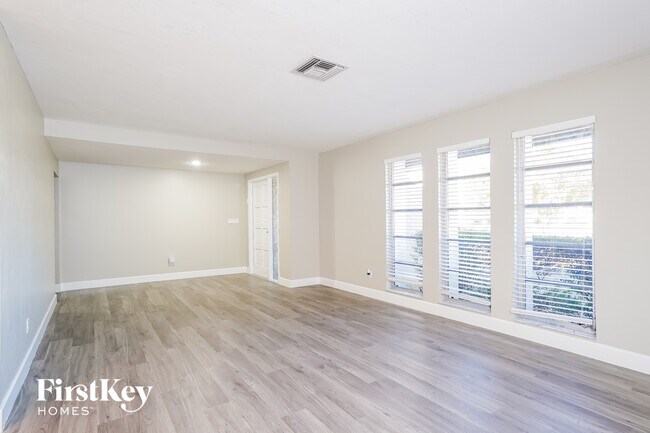 Building Photo - 2529 Shelby Pkwy