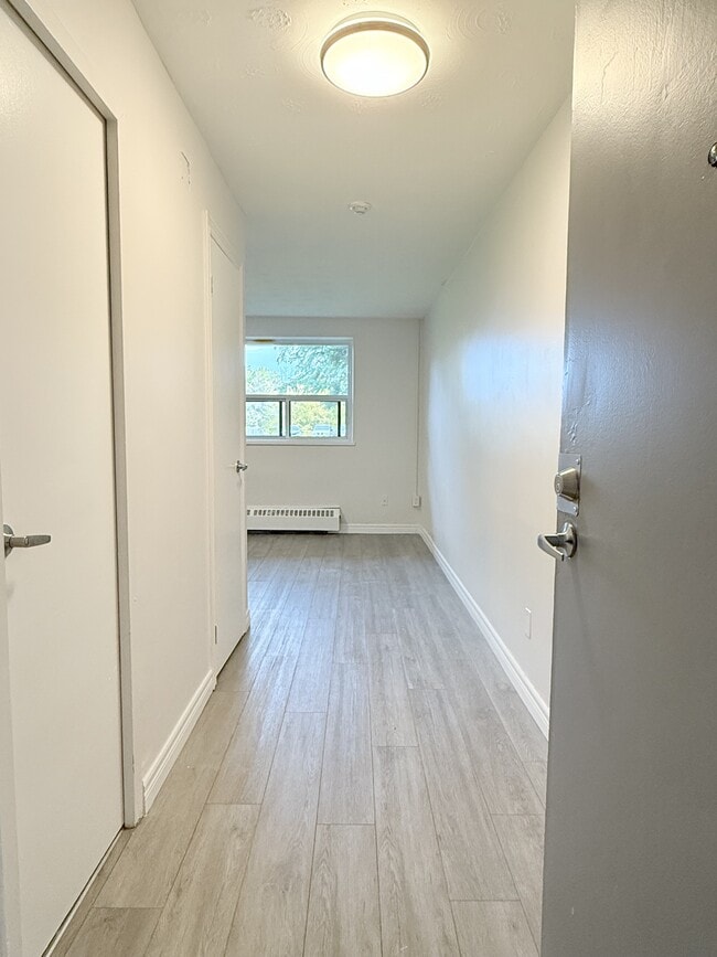 Building Photo - 20 Bradmon Dr