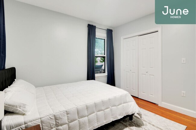 Foto del edificio - ROOM ONLY in 4-bed/2.0-bath Home