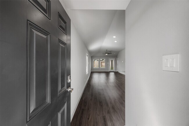 Foto del edificio - 915 Silver Birch Br