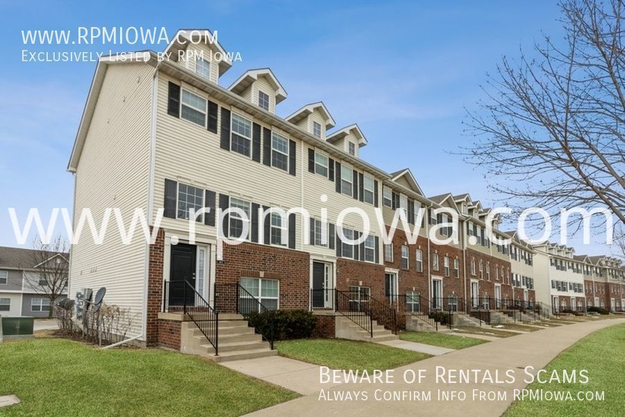 BEAUTIFUL JOHNSTON TOWNHOME!! House Rental in Johnston, IA
