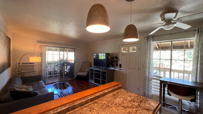 Foto del edificio - 140 Uwapo Rd