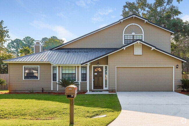 Building Photo - 6145 Island Forest Dr