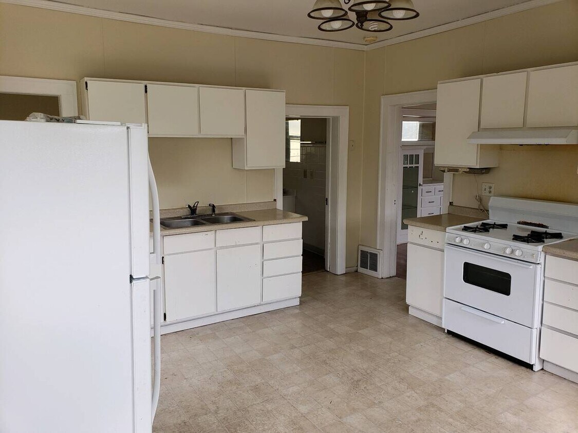 1703 Erie Ave, Sheboygan, WI 53081 House Rental in Sheboygan, WI