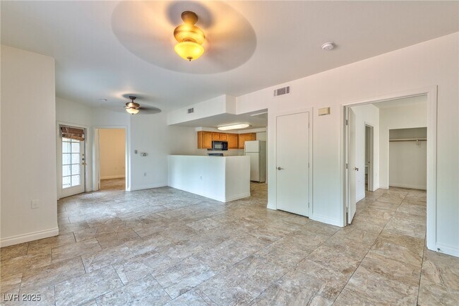 Building Photo - 3400 Cabana Dr