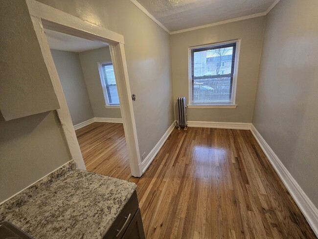 Foto del edificio - 3412 W Montrose Ave