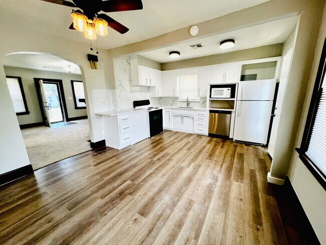 Building Photo - Cute 2BD 1BA Bungalow in NW OKC!!!