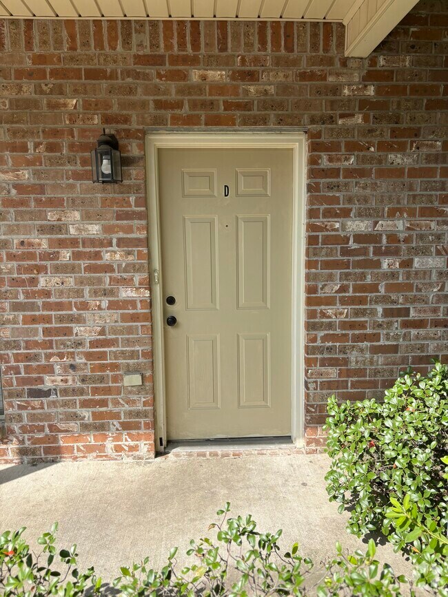 Building Photo - 828 Meadow Bend Dr