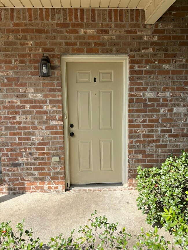 Building Photo - 828 Meadow Bend Dr