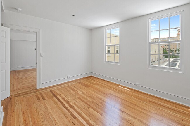 Foto del edificio - 235 Sunrise Ave