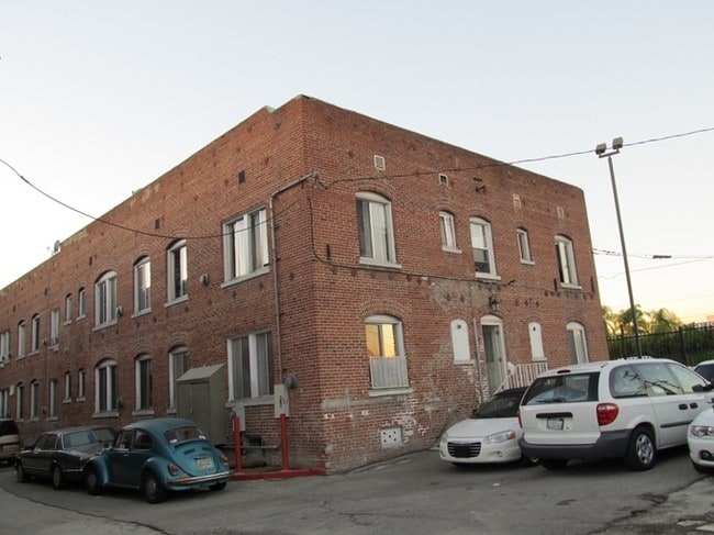 Building Photo - 642 Plymouth Blvd