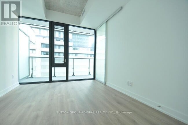 Building Photo - 161 Roehampton Ave