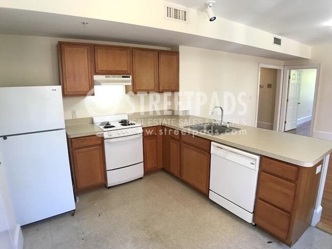 Building Photo - 2 bedroom in Cambridge MA 02139