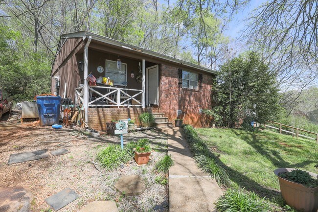 Foto del edificio - 507 Mountain Ridge Rd