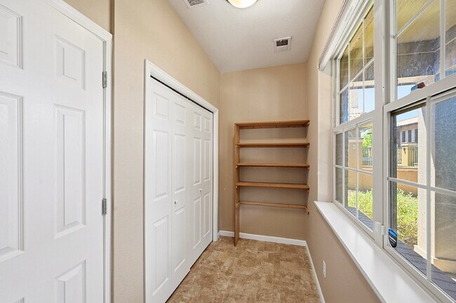 Foto del edificio - $2,895.95 -  3 Bed, 2.5 Bath Townhome in Denver with Attached Garage and Central AC!