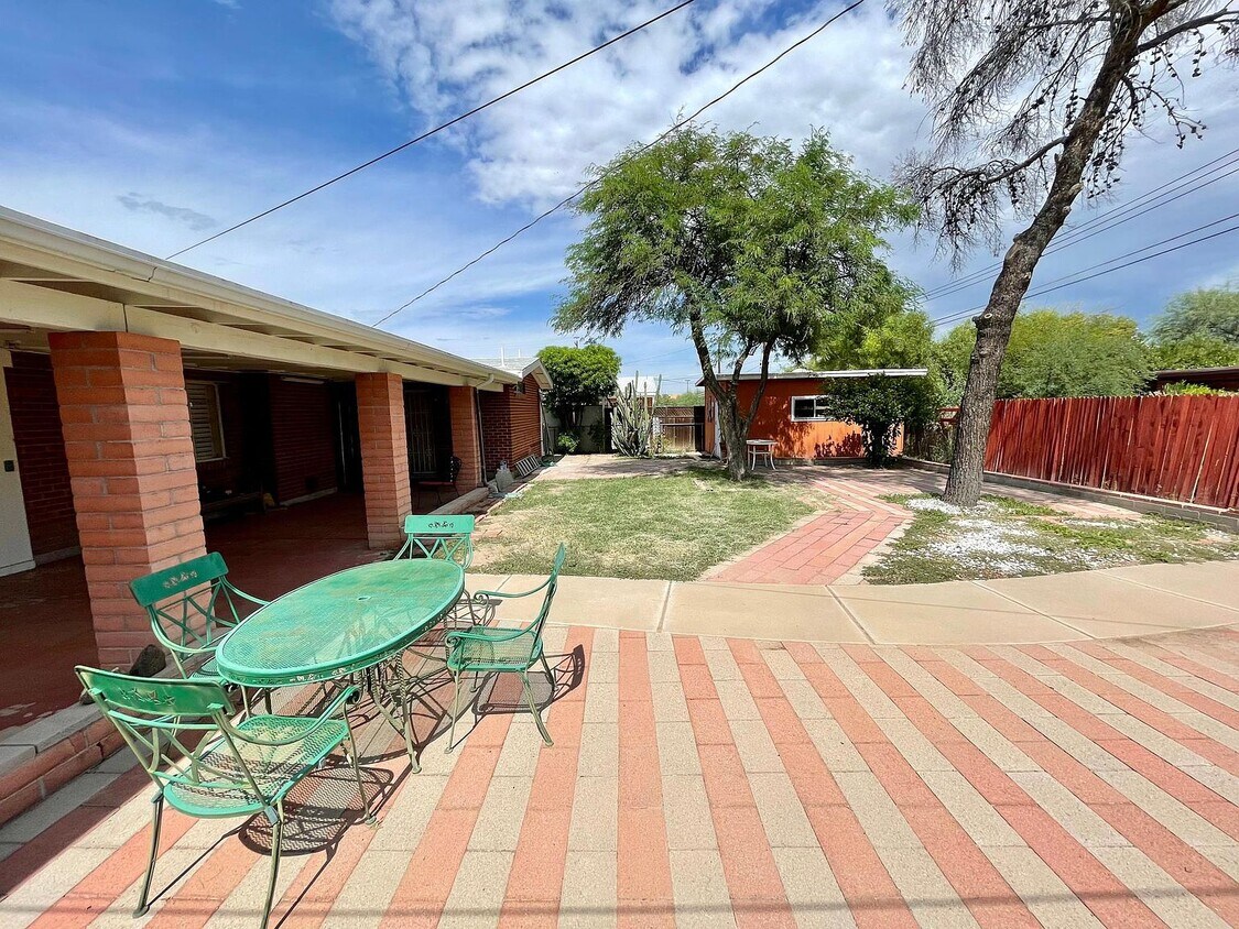 Primary Photo - 74 N Davila Cir