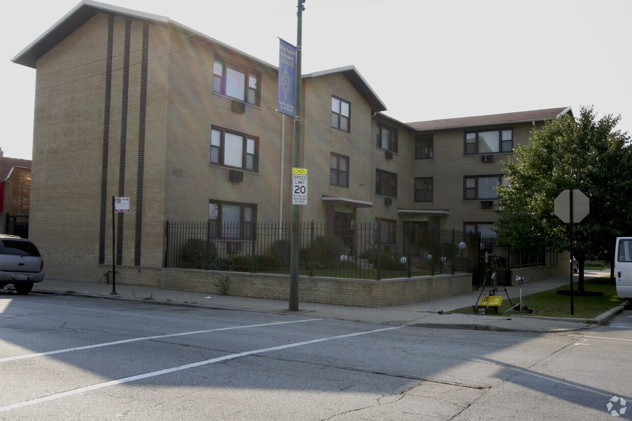 Foto del edificio - 8701 S Clyde Ave