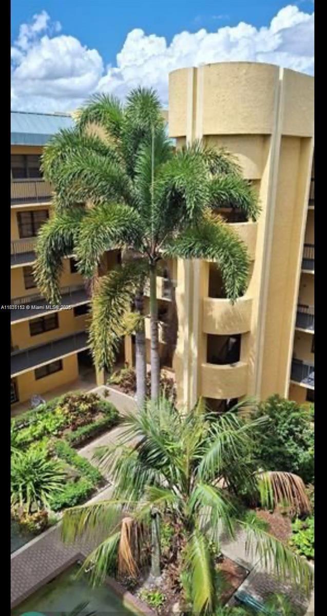 Foto del edificio - 6575 W Oakland Park Blvd