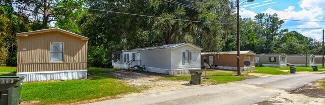 Building Photo - Pine Hills