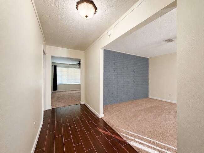 Foto del edificio - 4418 Saffron Ln