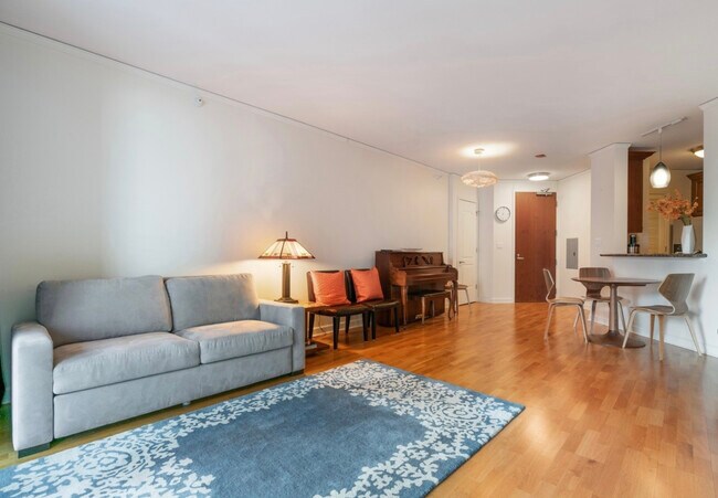 Building Photo - 420 E Waterside Dr