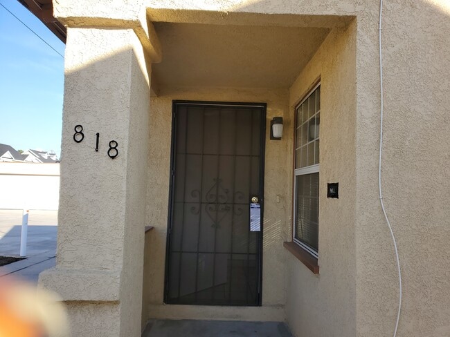 front entrance - 818 S Chapel Ave