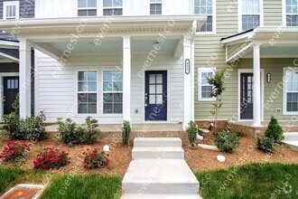 Building Photo - 821 Goswell Dr