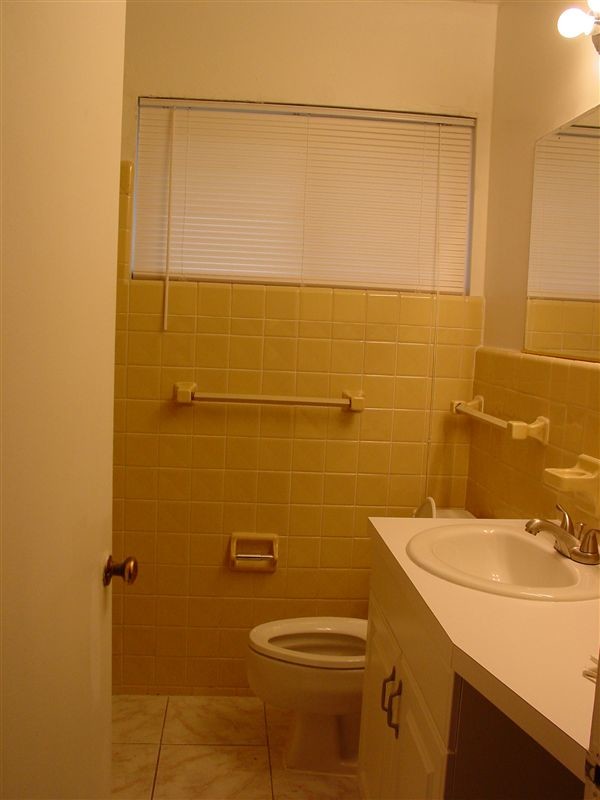 Building Photo - 23070 Parklawn St