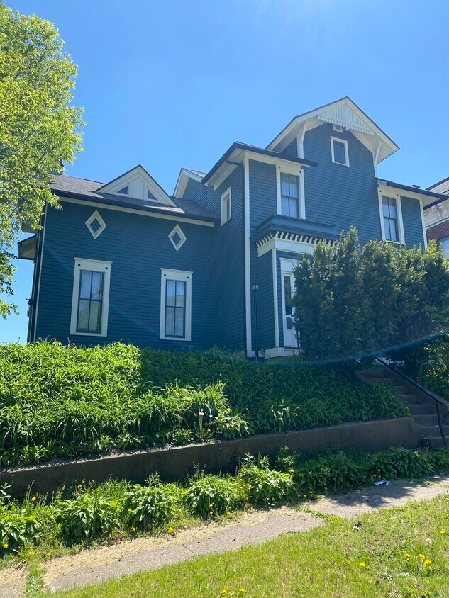 721 W 7th St, Davenport, IA 52802 House Rental in Davenport, IA