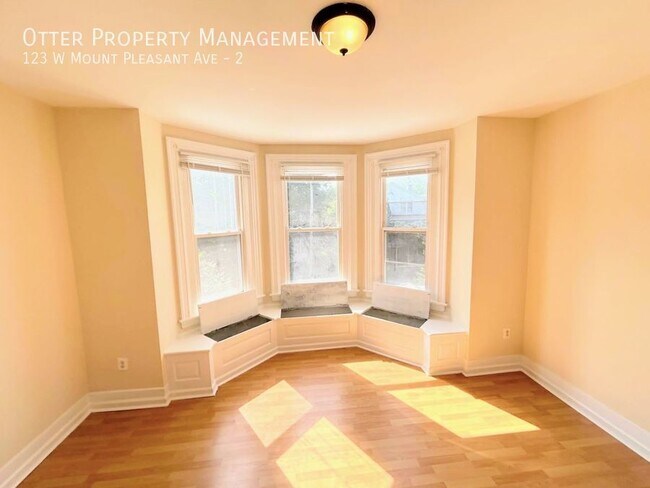 Foto del edificio - 2BR/1BA Sun-drenched Mt. Airy Apt with Sha...