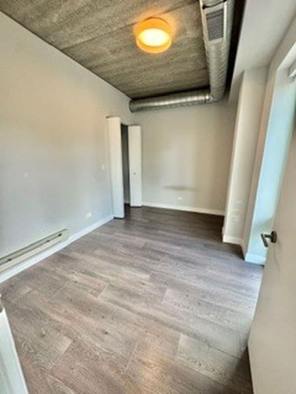 Building Photo - 2407 W Eastwood Ave