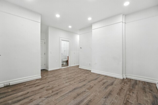 Building Photo - 130 75th St