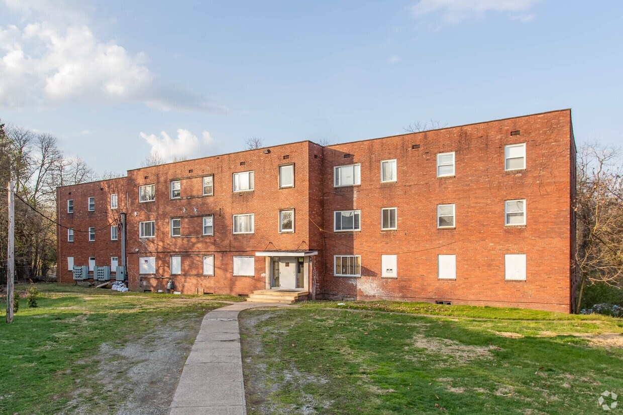 620 Versailles Ave, Mckeesport, PA 15132 Apartments in Mckeesport, PA