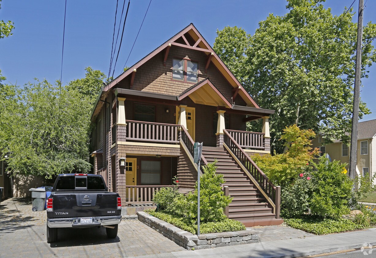Primary Photo - 900 33rd St
