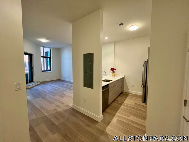 Foto del edificio - 1079 Commonwealth Ave