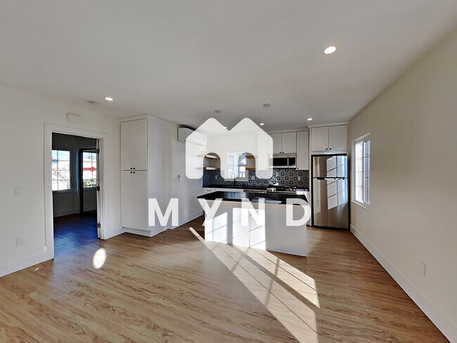 Foto del edificio - 3835 3rd Ave Apt 8