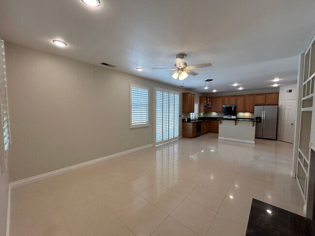 Foto del edificio - Beautiful 4 Bed 3 Bath Fullerton Home with Office