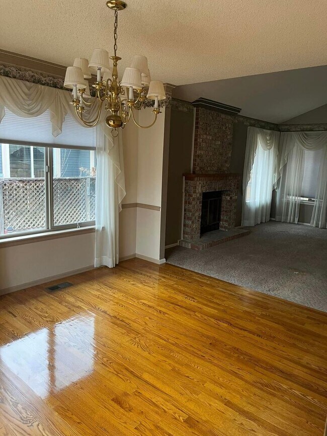 Building Photo - Townhome in Highlands Ranch- Low maintenan...