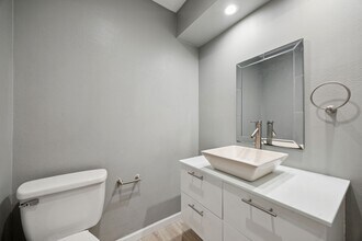 Building Photo - 553 Cane River Ln