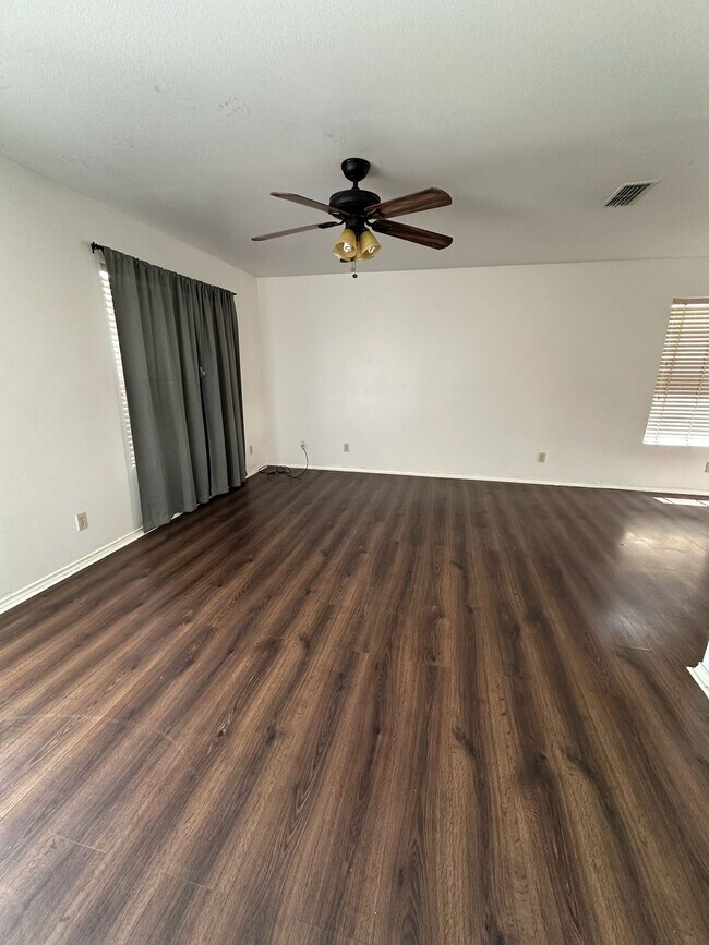 Foto del edificio - 3334 Aberdeen Loop