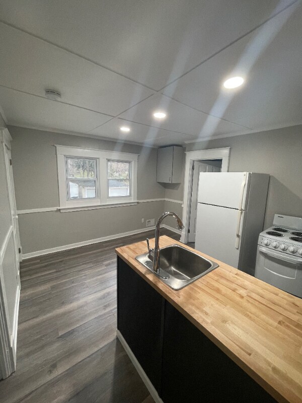 Foto del edificio - 832 Prospect Ave NE