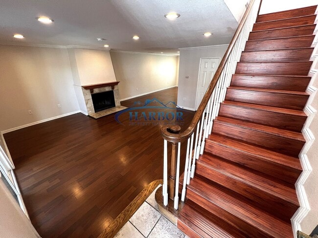 Building Photo - 21901 Moneta Ave