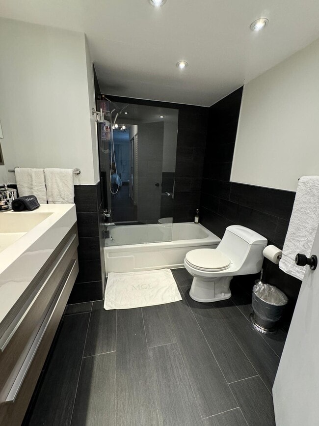 Foto del edificio - 2780 NE 183rd St