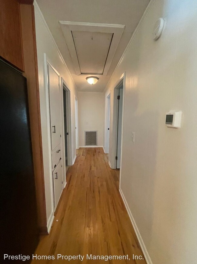 Building Photo - 3 br, 1.5 bath House - 930 E Lee St.