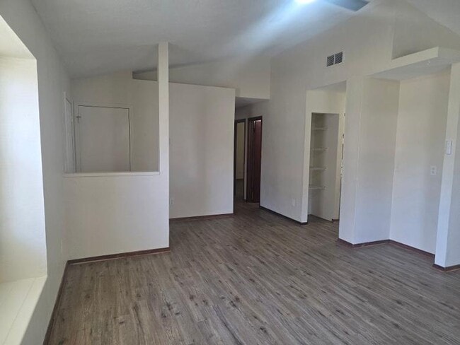 Foto del edificio - 128 Eliam Rd