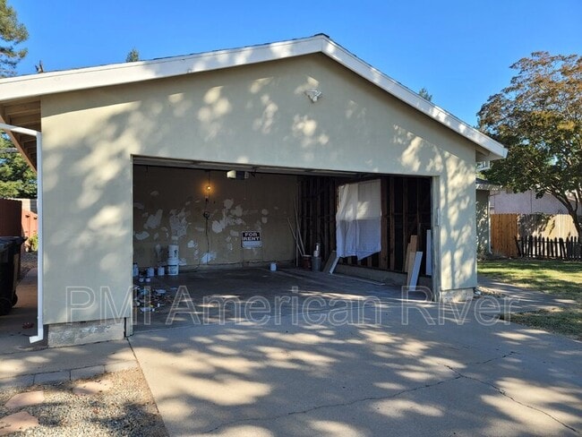 Building Photo - 2621 Cadjew Ave