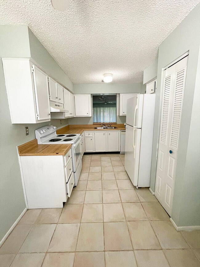 Building Photo - 6010 Indrio Rd