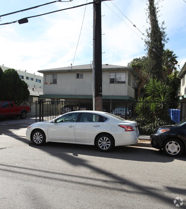 Foto del edificio - 1345-1347 N Las Palmas Ave