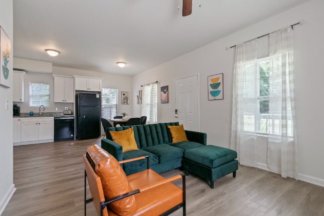 Building Photo - 987 Dimmock St SW
